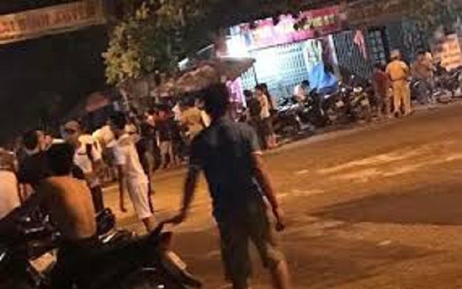 Chở người bị thương đi cấp cứu, nam thanh niên bị chém đứt lìa cổ tay ở Sài Gòn