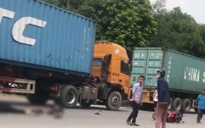 Va chạm với container, hai anh em ruột thương vong đúng ngày giỗ mẹ