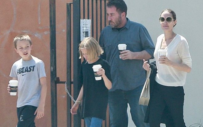 Lo sợ mất quyền nuôi 6 nhóc tì, Angelina Jolie cầu xin con cái: Hãy chọn mẹ đi!