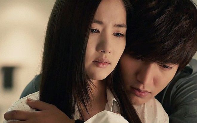 Đăng đàn tố vợ lăng loàn với 'phi công trẻ', người chồng bị ném đá ngược vì 'tội tày đình'