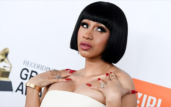 Nàng 'quăng guốc vào Nicki Minaj' - Cardi B phủ kín đề cử AMAs 2018, trong khi 'ai kia' thì…