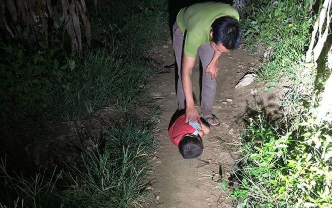 Vụ bé trai 4 tuổi mồ côi cha, mẹ đi lấy chồng khác phải ngủ ngoài đường: 'Hôm nào hàng xóm không cho vào thì cháu ngủ bờ bụi hay hốc đá'