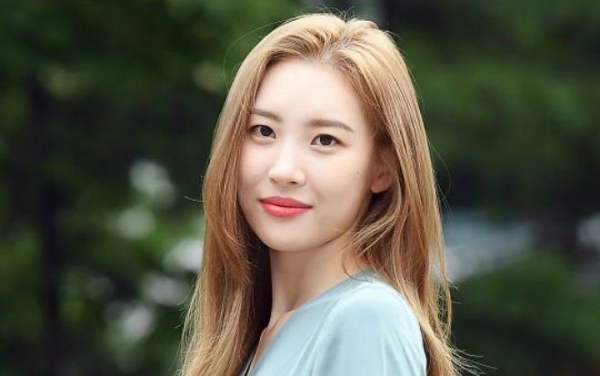 Sunmi đột ngột dừng lịch trình tại Music Bank, nhập viện khẩn cấp vì chóng mặt không ngừng