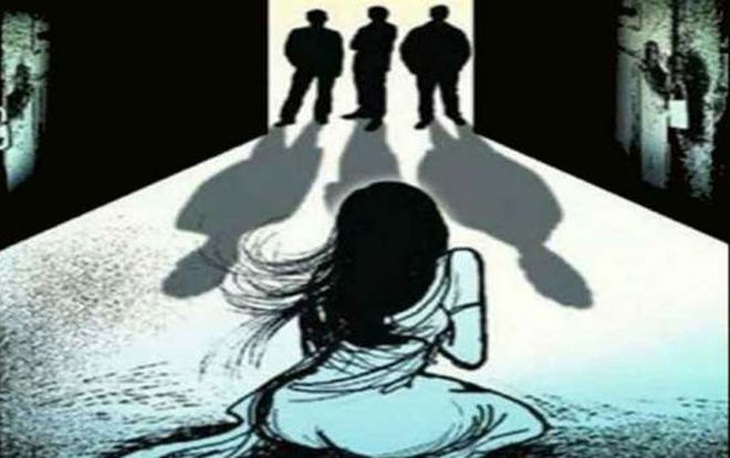 Thấy bạn gái bị cưỡng hiếp, chàng trai bất lực tự sát