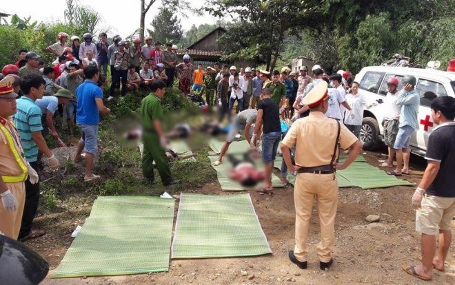 Hiện trường vụ tai nạn thảm khốc 11 người chết, 4 người bị thương nặng phải nhập viện cấp cứu ở Lai Châu