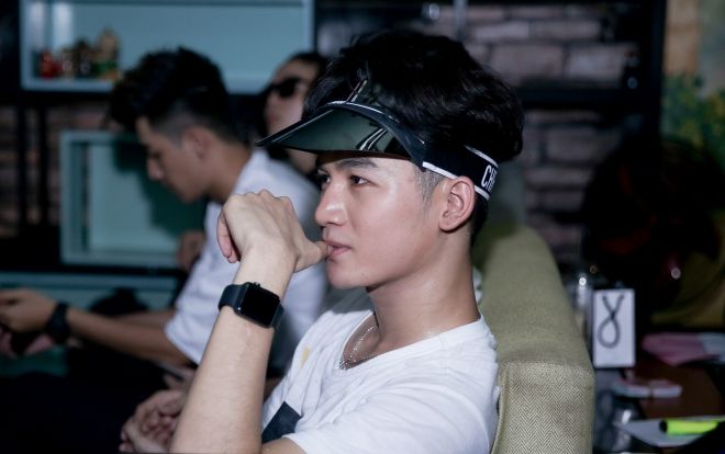 Clip: Khán giả lên thẳng sân khấu nói Ali Hoàng Dương mãi chưa có hit, phản ứng từ anh chàng khiến nhiều người bất ngờ!