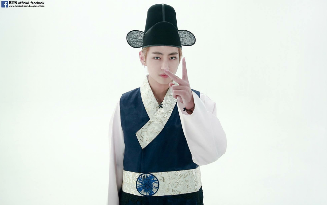 Fan không biết nên khen ngợi hay bối rối với những bộ cánh đáng nhớ nhất của V (BTS)