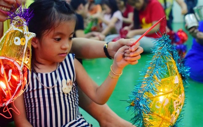 Trung thu đặc biệt của những đứa trẻ xương thủy tinh ở Sài Gòn