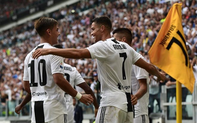 Lập cú đúp cho Juventus, Ronaldo vẫn ‘xách dép’ Messi ở khả năng này