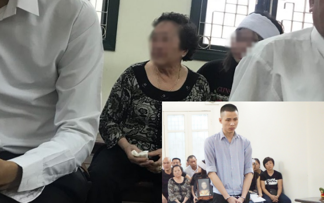 Xét xử vụ nam sinh sát hại thiếu phụ ở chung cư cao cấp: Người thân mang di ảnh đến tòa, mẹ nạn nhân khóc ngất gọi tên con