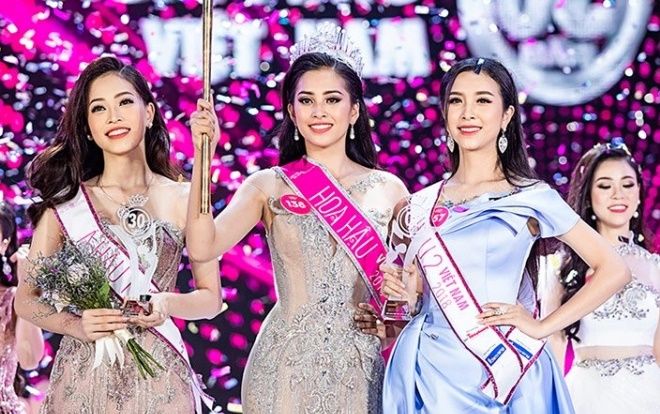 Hàng loạt Facebook giả mạo Tân hoa hậu Trần Tiểu Vy xuất hiện