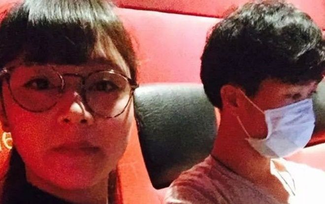 Công Phượng bịt khẩu trang đưa bạn gái xinh đẹp đi xem phim?