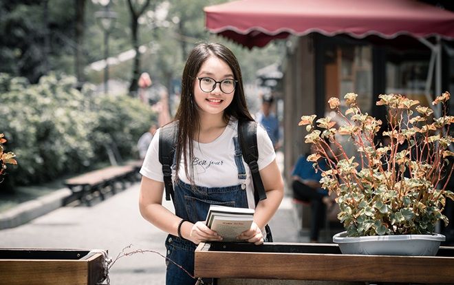 Đại sứ Ams Vũ Nam Trang Linh: Xinh đẹp, thành tích khủng, cực giỏi Toán và nữ công gia chánh 'siêu đỉnh'!