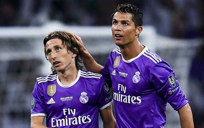 Thi đấu nhạt nhòa cùng Real Madrid, Modric sắp dâng danh hiệu cá nhân cho Ronaldo