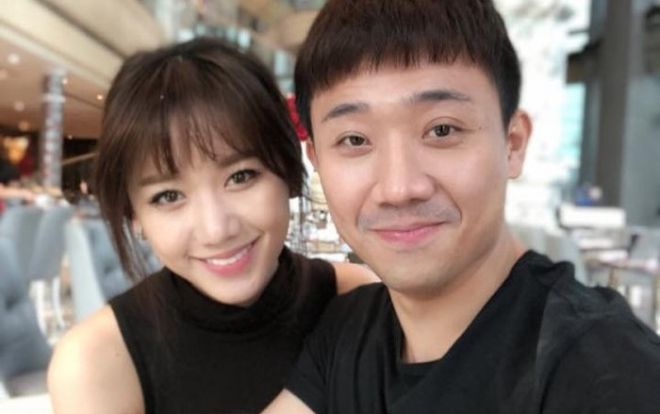 Hội sao Việt muộn con: Người khóc hết nước mắt, người mặc cảm với gia đình chồng