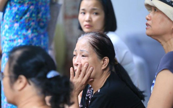 Bệnh nhân nghèo bơ vơ sau cháy lớn ở Đê La Thành: ‘Tài sản cháy hết rồi, tiền đâu mà thuê nhà nghỉ'