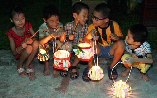 Góc hoài niệm: Trung thu của tuổi thơ 8x, 9x mộc mạc nhưng thật đẹp và trong trẻo