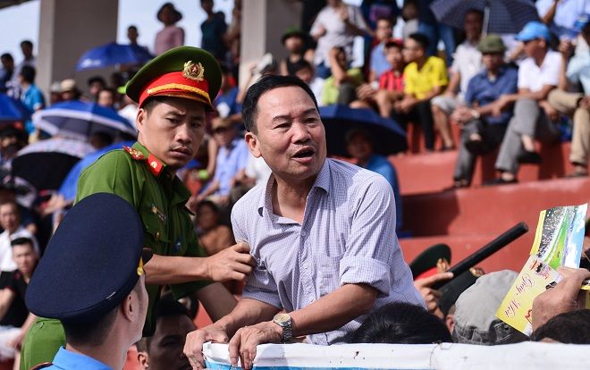 La hét, bật khóc, bỏ chạy gây hỗn loạn ở hội chọi trâu Đồ Sơn