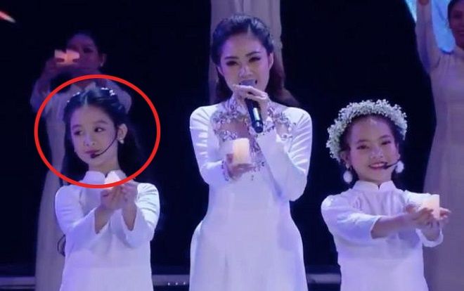 Lên hình vài giây tại Hoa hậu Việt Nam 2018, bé gái được dân mạng dự đoán ‘10 năm sau cũng sẽ là hoa hậu’