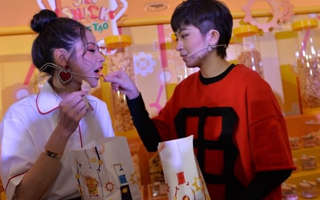 Các chàng soái ca cũng phải 'ngã mũ' trước Gil Lê vì những hành động này