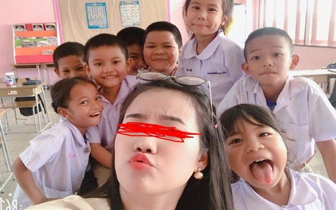 Chấm toán 12+8=4, cô giáo trẻ gây tranh cãi khi phép tính cơ bản còn sai