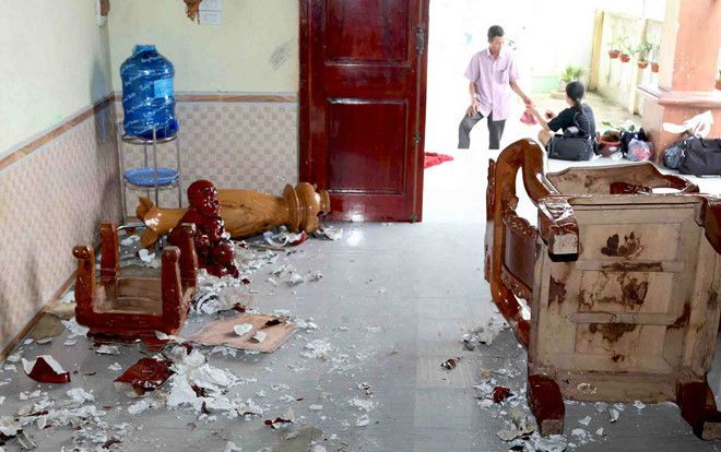 Mâu thuẫn gia đình, chồng đánh vợ nhập viện, đập phá tài sản rồi đưa con lên tầng 2 châm lửa tự thiêu