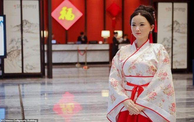 Ngẩn ngơ trước vẻ đẹp dịu dàng như người thật của lễ tân robot