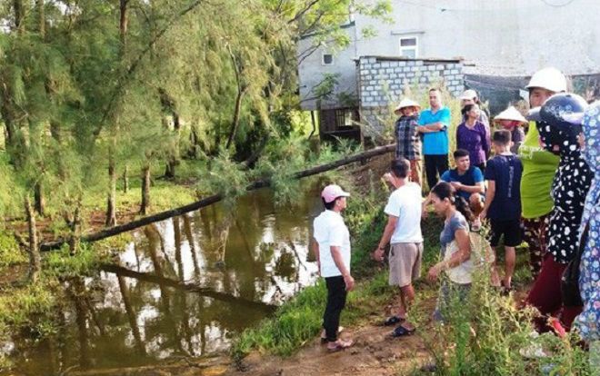 Gia đình đưa thi thể cháu bé 17 tháng tuổi lên UBND phường để… 'bắt đền', gây áp lực