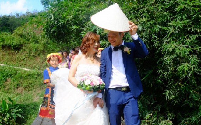 Nhìn lại chuyện tình của cô dâu 61 tuổi chú rể 26 tuổi: Cuộc gặp 'trời định' bị phát tán trên MXH và cái kết đến nay vẫn nhiều tranh cãi