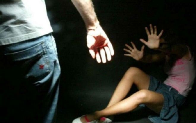 Thấy con gái phổng phao xinh đẹp, gã cha ruột nhẫn tâm giở trò đồi bại nhiều lần