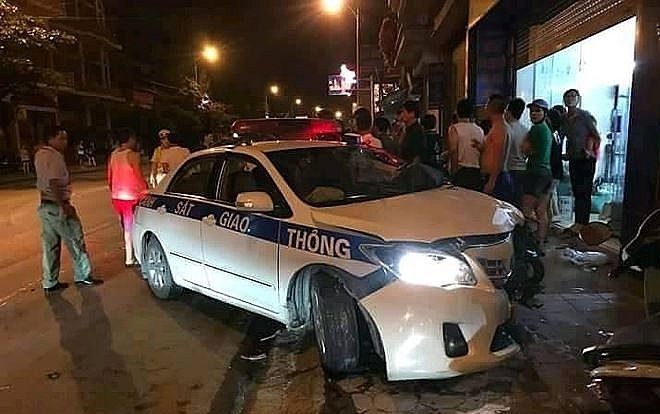 Bình Dương: Ô tô tông vào xe máy, 2 người tử vong