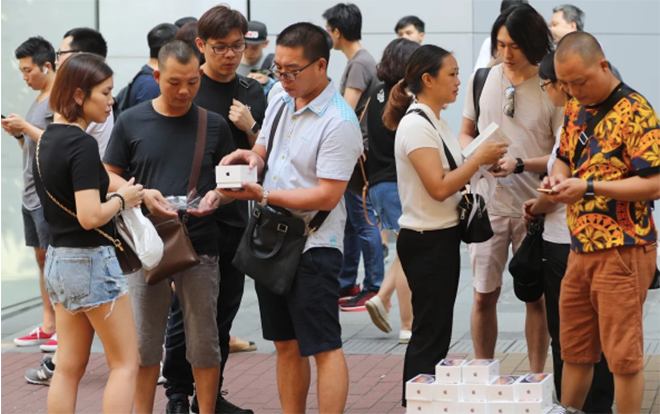 iPhone Xs và iPhone Xs Max ế ẩm, bán lề đường như rau tại Hong Kong