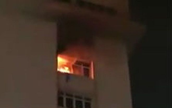 Hàng chục cảnh sát dùng xe thang chữa cháy tòa nhà Waseco Building giữa khuya ở Sài Gòn