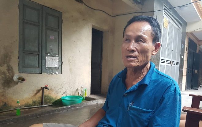 Vụ hai vợ chồng tử vong trong khu nhà trọ ở Đê La Thành: Ông Hiệp ‘khùng’ về tận nhà hỗ trợ gia đình nạn nhân