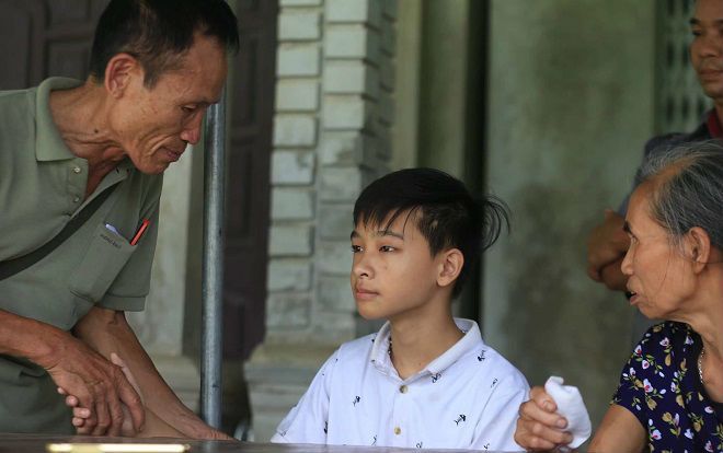 Mẹ cặp vợ chồng tử vong sau hỏa hoạn ở Đê La Thành: 'Chúng nó đều chịu thương chịu khó, rồi đây con cái ai nuôi'