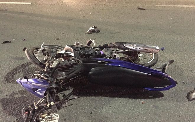 Chạy xe máy vào làn ô tô, đôi nam nữ tử vong khi đâm vào xe tải trên cầu Sài Gòn