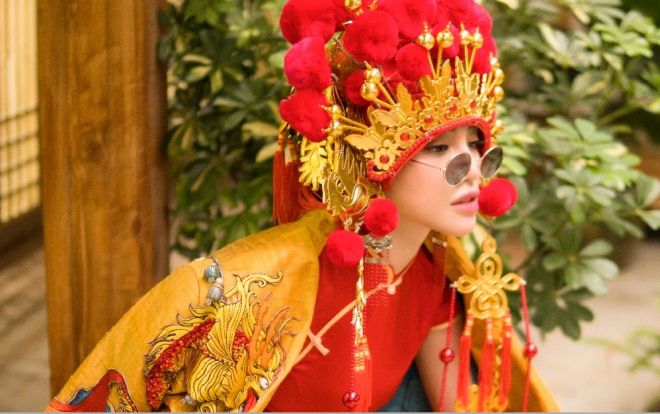 Thiên Nga The Face khiến fan thích thú khi hóa cô dâu Châu Á trước thềm Trung Thu