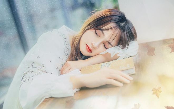 Xuất hiện thêm một 'hot girl ngủ gật' xinh đẹp tựa nữ thần khiến dân mạng 'rần rần truy link'