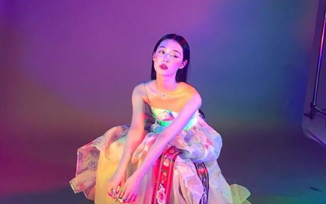 Nhan sắc vạn người mê của Sulli lại gây thương nhớ