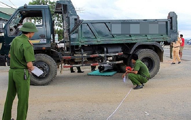 Truy tố tài xế cố tình tiến xe cán chết nam sinh 20 tuổi
