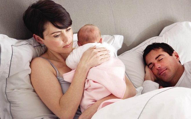 Kể tội bạn bày mưu tính kế ép chồng ly hôn, cô vợ mới đẻ đang được bênh bất ngờ bị 'gạch đá' khi thân thế bại lộ