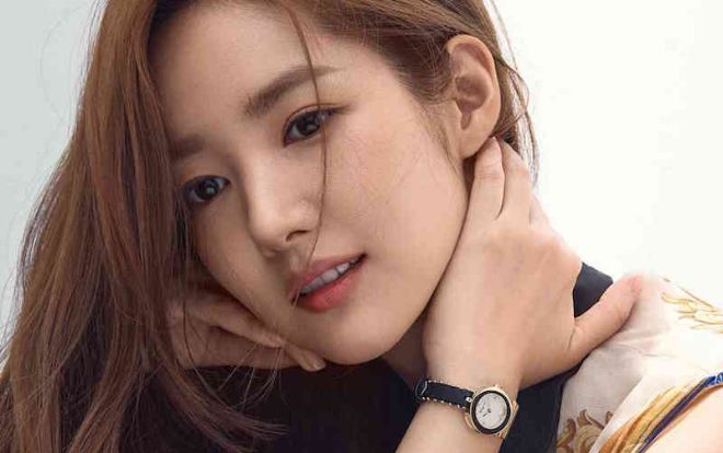 Ngắm nhan sắc say lòng người của 'Thư ký Kim' Park Min Young khi chụp cho tạp chí