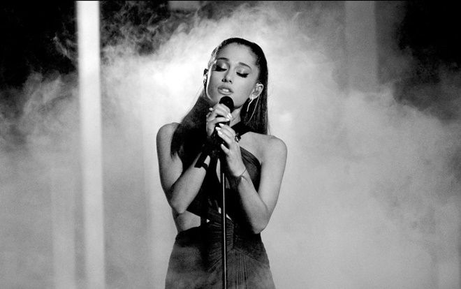 Ariane Grande đang bị ‘khủng hoảng’ sau cái chết của bạn trai cũ Mac Miller