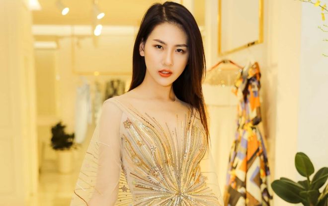 Giải Vàng Siêu mẫu Quỳnh Hoa đi thử đồ, chuẩn bị đảm nhận vedette show thời trang
