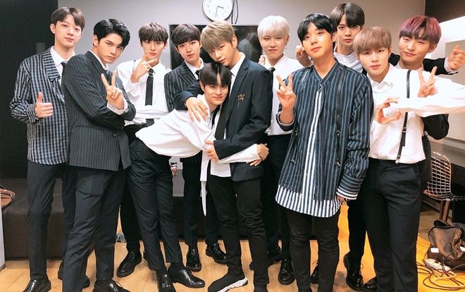 Khoảnh khắc gây phẫn nộ: Staff của Wanna One xô ngã fan nữ mạnh bạo, không thương tiếc