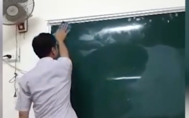 Clip thầy giáo dạy học sinh lau bảng và ví việc này cũng cần bí quyết như đi… 'cua gái' khiến dân mạng 'chết ngất'