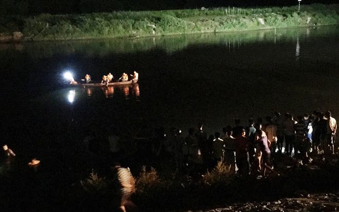 Vớt thi thể 2 học sinh bị nước cuốn tử vong thương tâm trong đêm