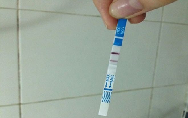 Lấy chồng 5 năm không có con, ngã vào vòng tay sếp trẻ 1 lần đã dính bầu, cô nàng hoang mang không biết 'tác giả' là ai