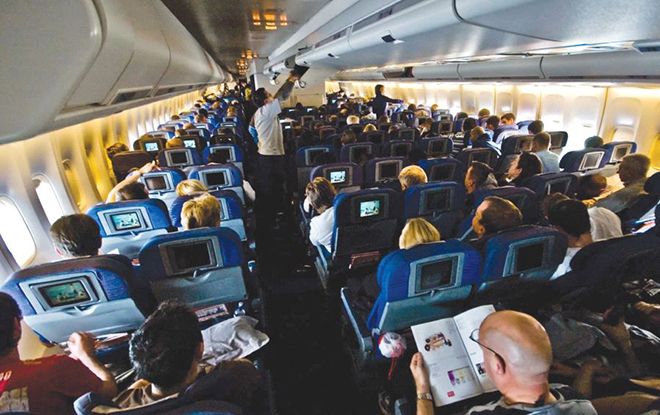 Hoá ra đây là lý do các hãng hàng không không muốn xếp ghế hành khách hướng về phía sau dù điều này an toàn hơn