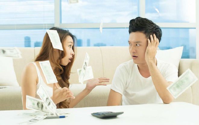 Vợ trẻ sốc nặng khi xin 20.000 đồng mua BVS bị chồng hằn học 'Tao mà phải lo cho mày cái giấy lót à?'